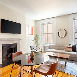 One-Bedroom Apartment Queen Bed